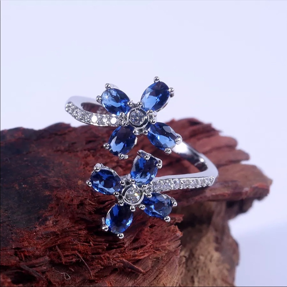 New Women’s925 Silver Flowers Shaped Sapphire Ring